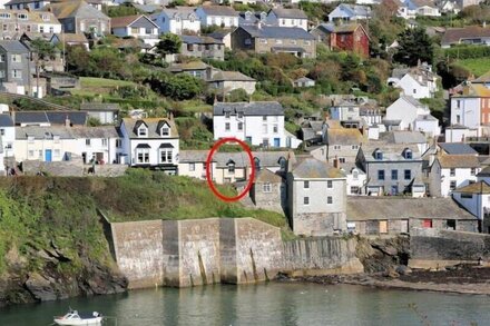 HOMESTEAD, pet friendly, character holiday cottage in Port Isaac