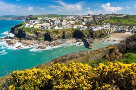 DANE COTTAGE, pet friendly, character holiday cottage in Port Isaac