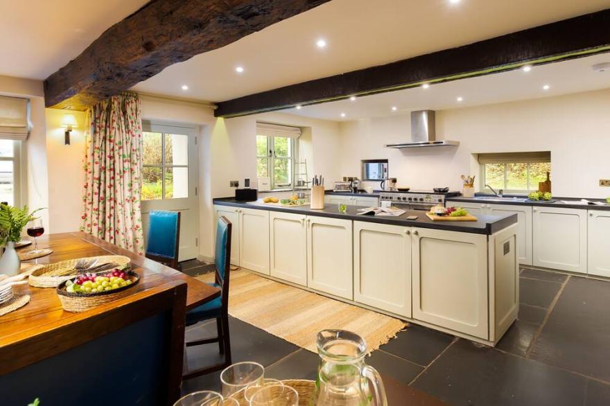 HIGH LINDETH, Pet Friendly, With Open Fire In Bowness-On-Windermere