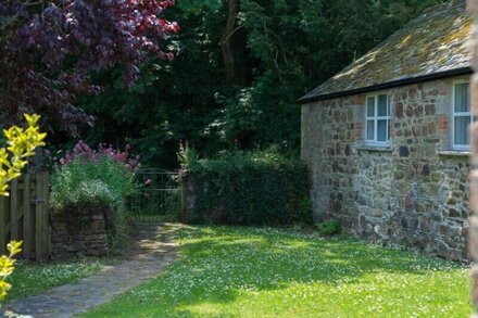 MILLERS COTTAGE, pet friendly, character holiday cottage in St Minver