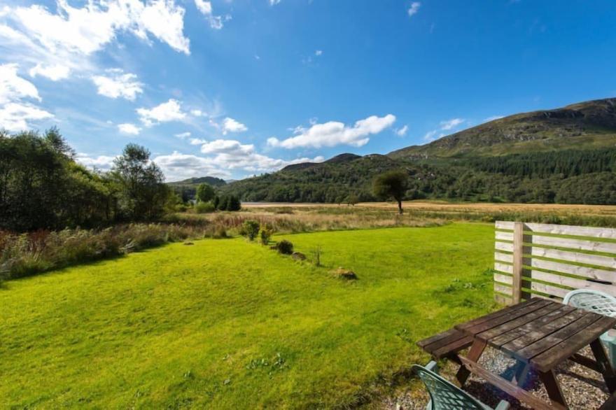 4 Star, 4 Bedroom, 3 Bathroom Scottish Cottage With Sensational Loch And Mountain Views