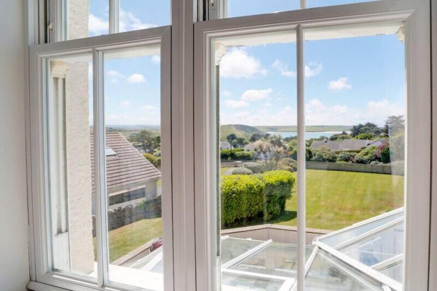 THE HAVEN, pet friendly, with open fire in Daymer Bay