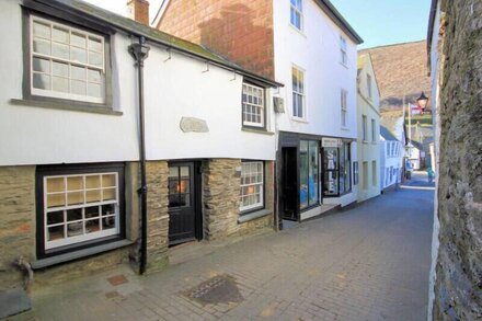 CLOAM COTTAGE, pet friendly in Port Isaac