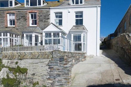 HAREWOOD, pet friendly, character holiday cottage in Port Isaac