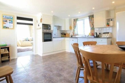 MAYLANDS, pet friendly, with open fire in Port Isaac