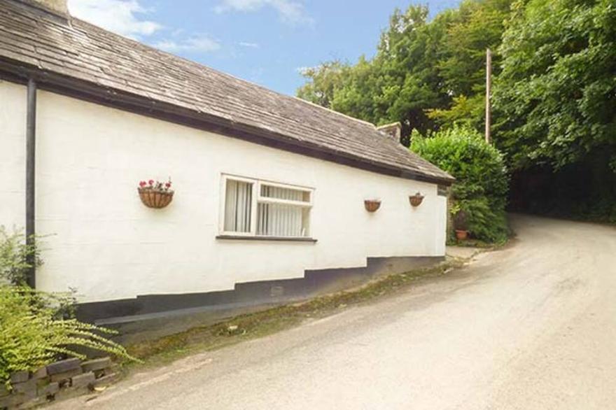 THE RETREAT, pet friendly, with a garden in Liskeard