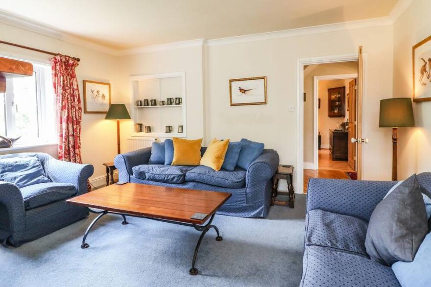 LITTLE ORCHARD, family friendly in Maiden Newton, Dorset