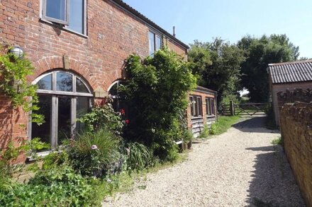 PITTARDS FARM COTTAGE, luxury holiday cottage in South Petherton