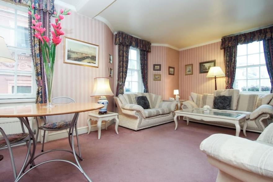 Lovely 2 bedroom Apartment in Covent Garden - Located Close to Popular Sites