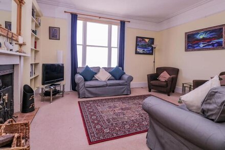 6 GLOSTER TERRACE, pet friendly, with open fire in Sandgate