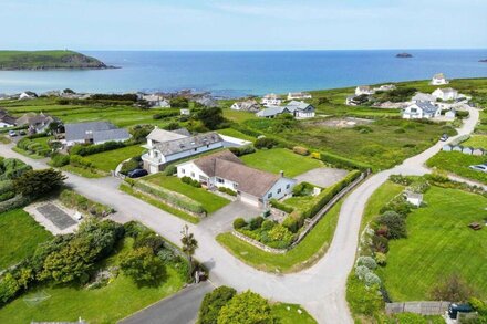 TREBARTHA, pet friendly, with a garden in Daymer Bay