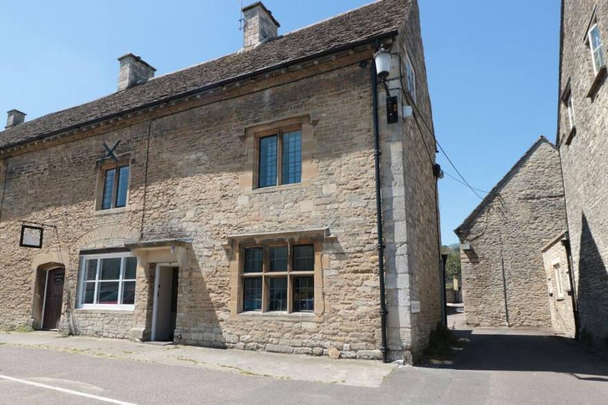 THE OLD SWAN, Pet Friendly, Character Holiday Cottage In Malmesbury