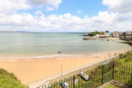 PARADWYS, family friendly, character holiday cottage in Tenby