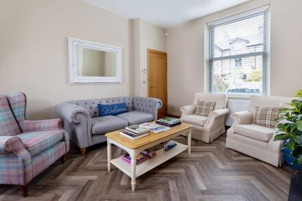 Ilkley House ** Sleeps 10 ** with Parking