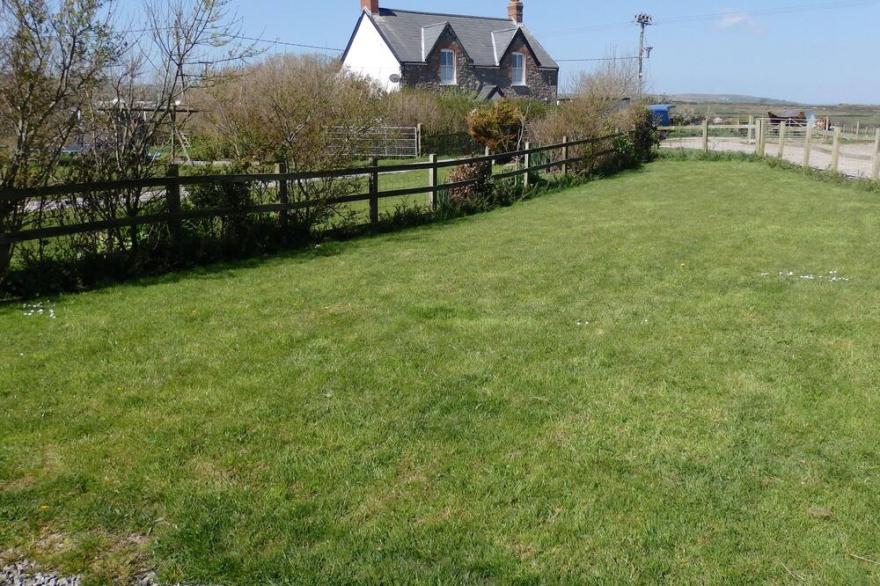 Spacious Farm Cottage Near Rhossili Beach