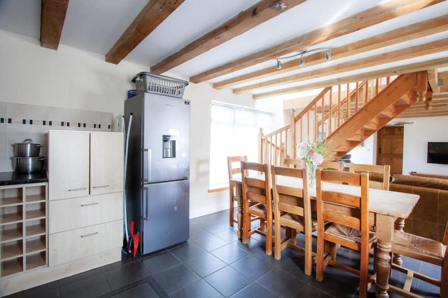 Spacious Farm Cottage Near Rhossili Beach