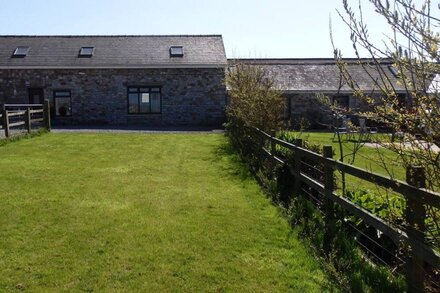 Spacious Farm Cottage Near Rhossili Beach