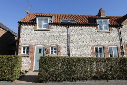 PEBBLE COTTAGE DUNNSCROFT, pet friendly in Flamborough