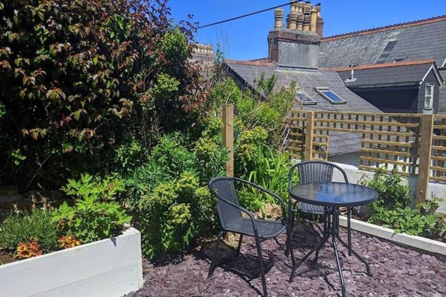 Funky Flat With Sheltered Patio Garden In Historic Harbour Village