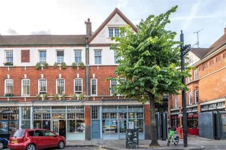 Characterful, Recently Renovated 1890s Heritage Home in Spitalfields Market