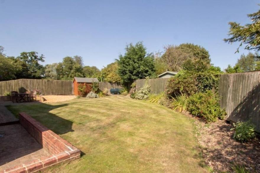 Honey Horsefield Grade ll 1650 Thatched Cottage