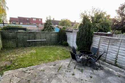 Newly Decorated 2 bed Ground Floor Garden