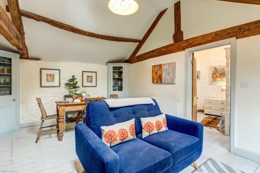 The Hayloft holiday Cottage in Hook Norton I Sleeps 2