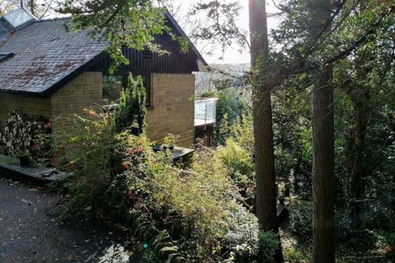 Scandinavian style hideaway with log burner adjacent to the Peak District.