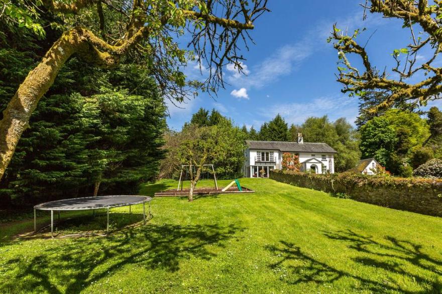 Family Friendly Refurbished Detached Country Cottage Set In Castle Grounds