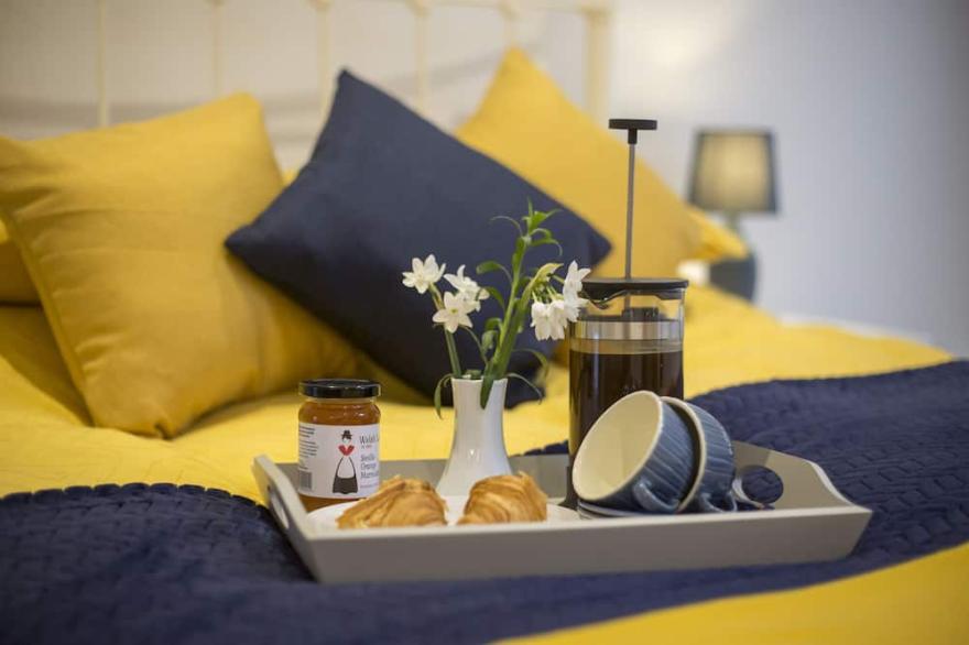 Clifton Ville - a peaceful pet-friendly 250-year-old renovated cottage