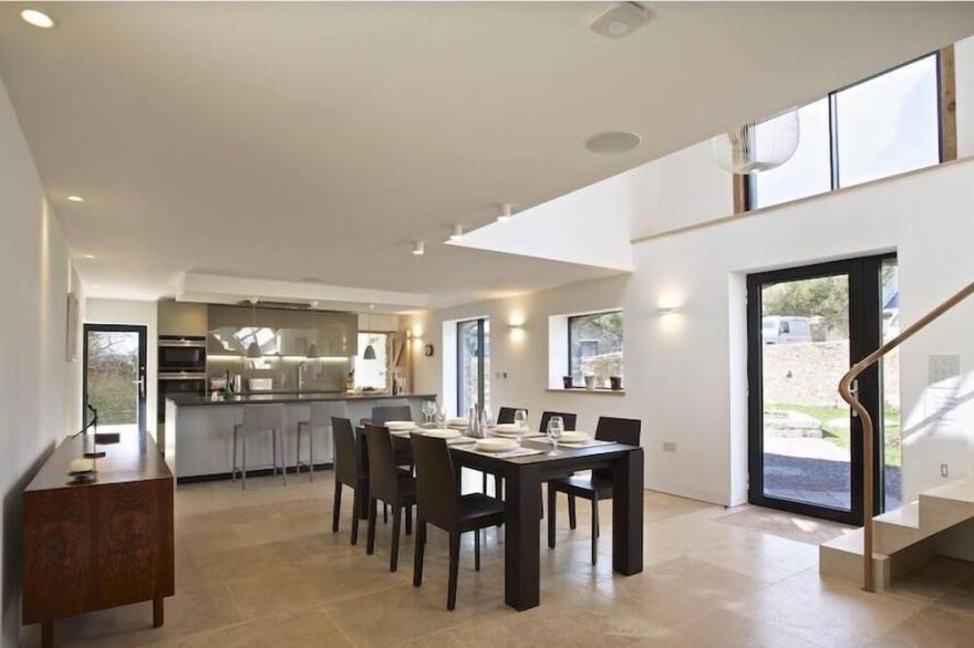 THE MILKING SHED, pet friendly, luxury holiday cottage in Bantham