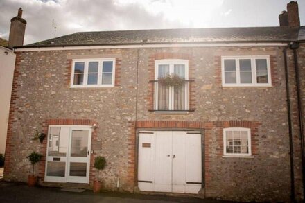 Contemporary cottage in lovely Devon village.