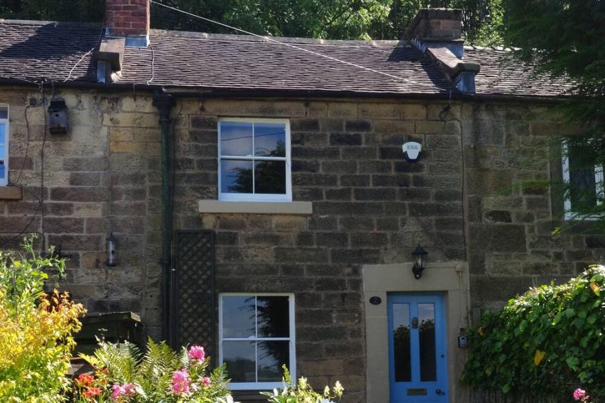 Characterful Derbyshire mid-terrace with stunning views!