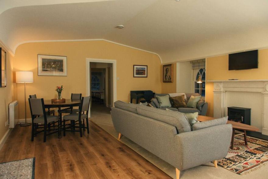 Flora MacDonald Apartment  -  An Apartment  That Sleeps 4 Guests  In 2 Bedrooms