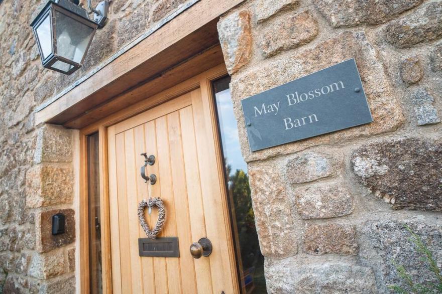 MAY BLOSSOM BARN, family friendly, with open fire in Lustleigh