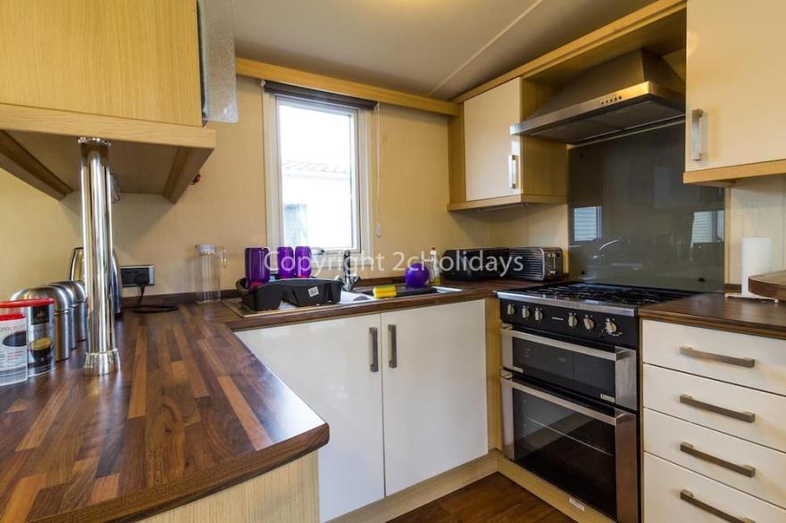Beautiful caravan in Mablethorpe in Skegness ref 56033L