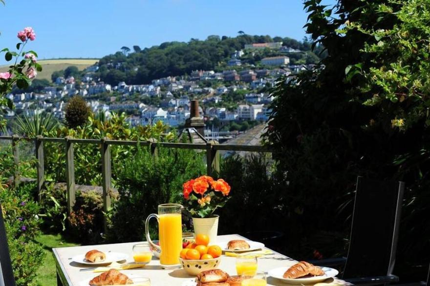 ONEDIN HOUSE, family friendly, country holiday cottage in Dartmouth