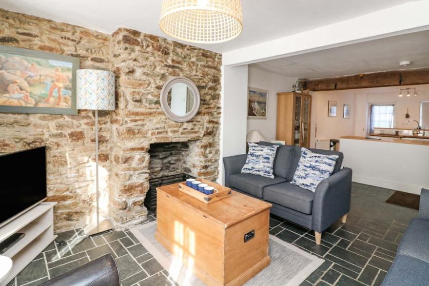 BUMBLEBEE COTTAGE, family friendly, with a garden in Salcombe
