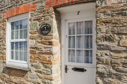 BUMBLEBEE COTTAGE, family friendly, with a garden in Salcombe