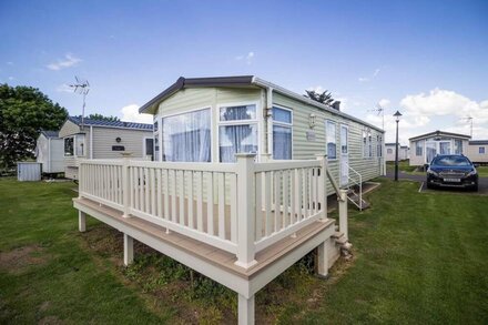 8 berth caravan with decking at Seawick Holiday Park in Essex ref 27024HV