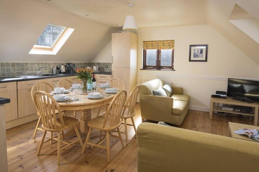 4 ARMADA HOUSE, pet friendly, country holiday cottage in Hope Cove