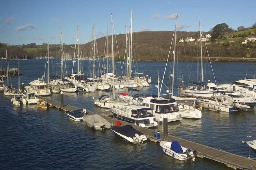 10 DART MARINA, family friendly, luxury holiday cottage in Dartmouth