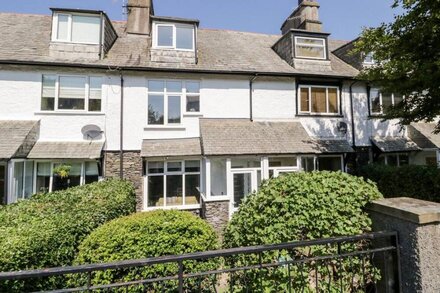 WALKER'S COTTAGE, family friendly, with a garden in Windermere