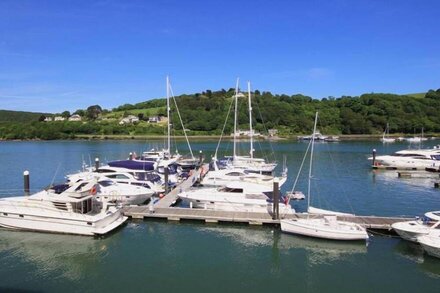 32 DART MARINA, family friendly, luxury holiday cottage in Dartmouth