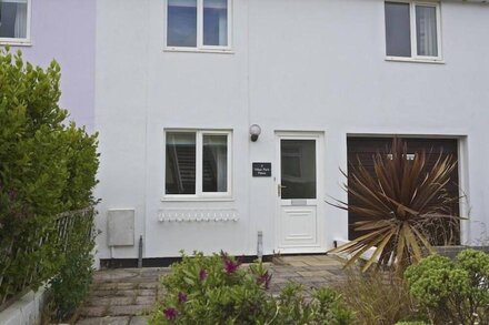 4 WEST PARK MEWS, pet friendly, country holiday cottage in Hope Cove