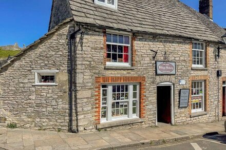 LODGE 17, pet friendly, with hot tub in Corfe Castle