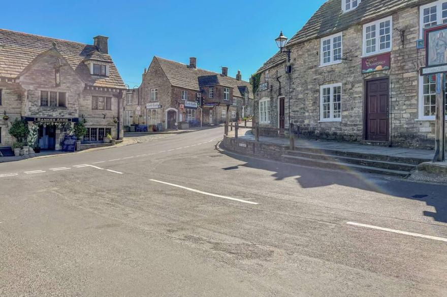 LODGE 11, family friendly, luxury holiday cottage in Corfe Castle