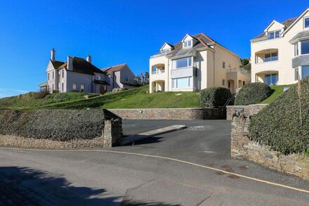 6 CHICHESTER COURT, family friendly, with a garden in Hope Cove