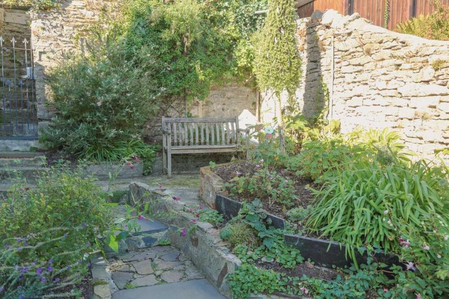 7 NELSON STEPS, pet friendly, with a garden in Dartmouth