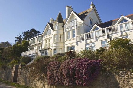 HYDEAWAY, 7 GRAFTON TOWERS, family friendly in Salcombe